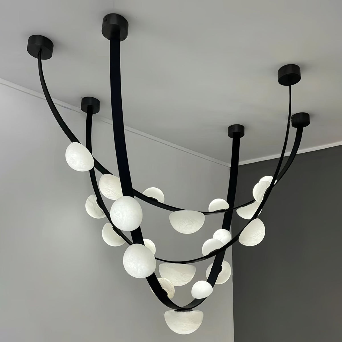 Dew Drops Alabaster Chandelier - L 188cm x H 120cm / L 74″ x H 47.2″Black & WhiteWarm Lightgayusan